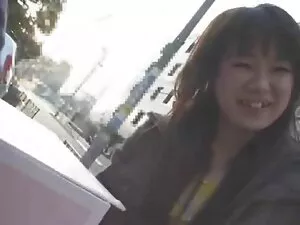 美丽的金发女郎莉娜凯利敲打肌肉发达的黑人 ...